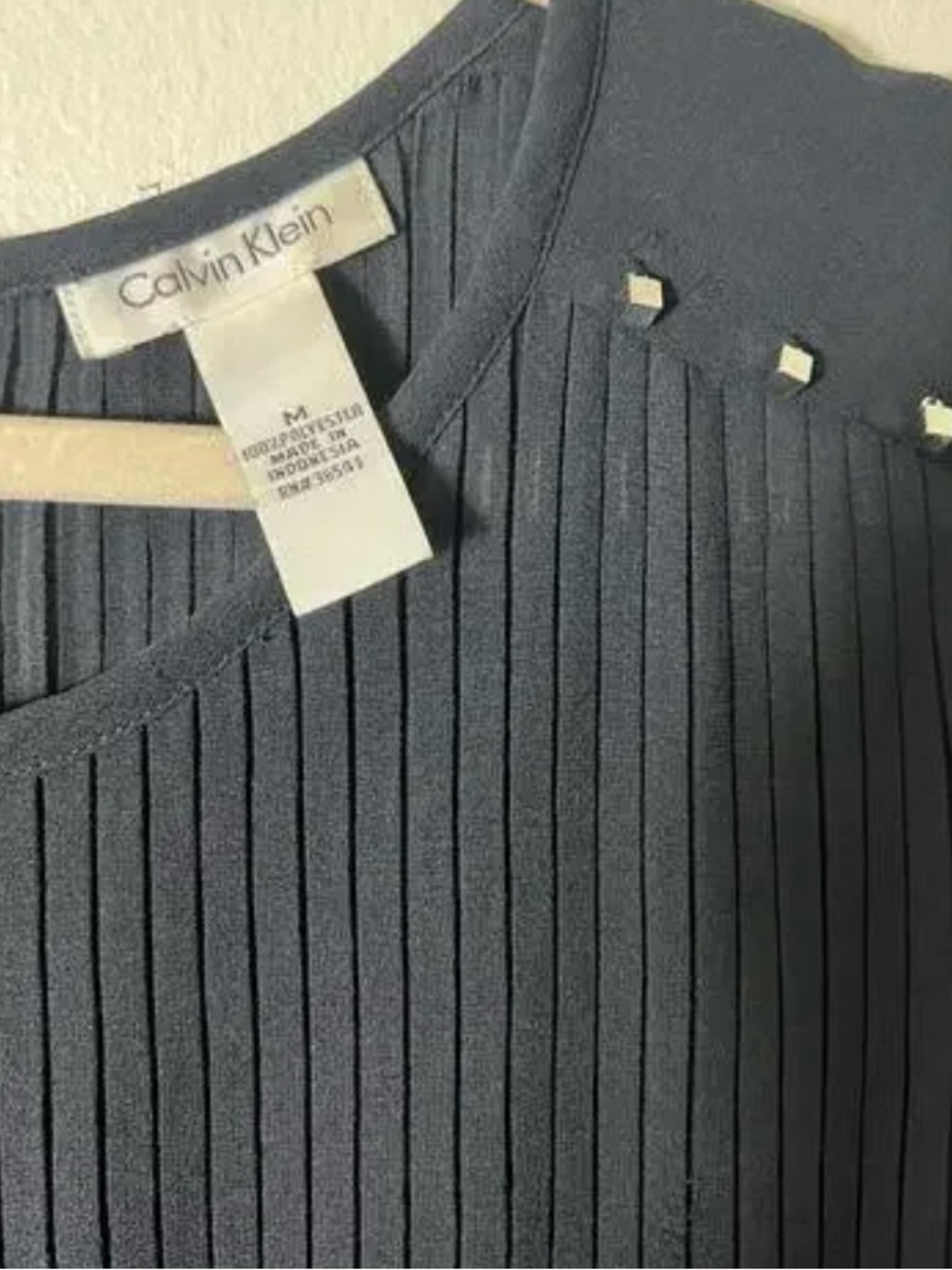 Calvin Klein Charcoal Pleated Sleeveless Shell Top - Picture 2 of 3